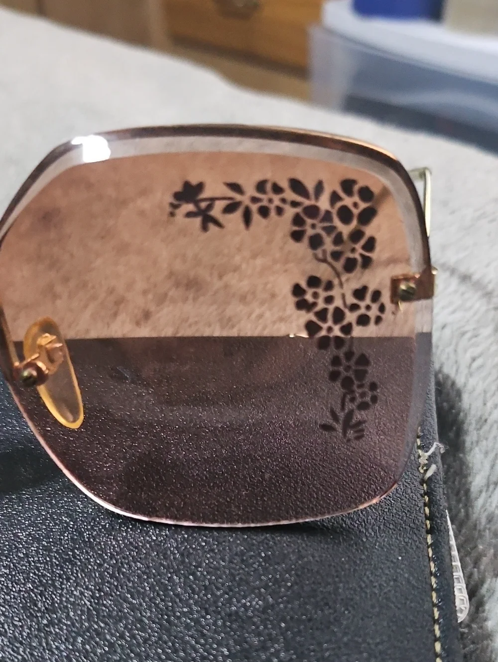 Womens Very Vintage Womens Etched Sunglasses